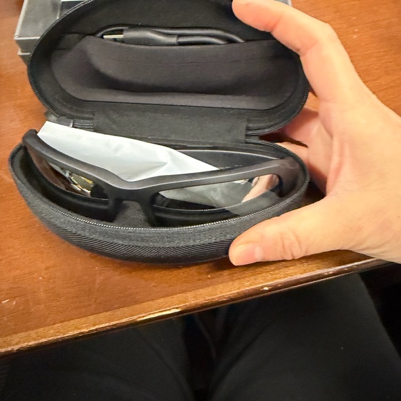 Bose Audio Sunglasses with Black Frame - Picture 4 of 6